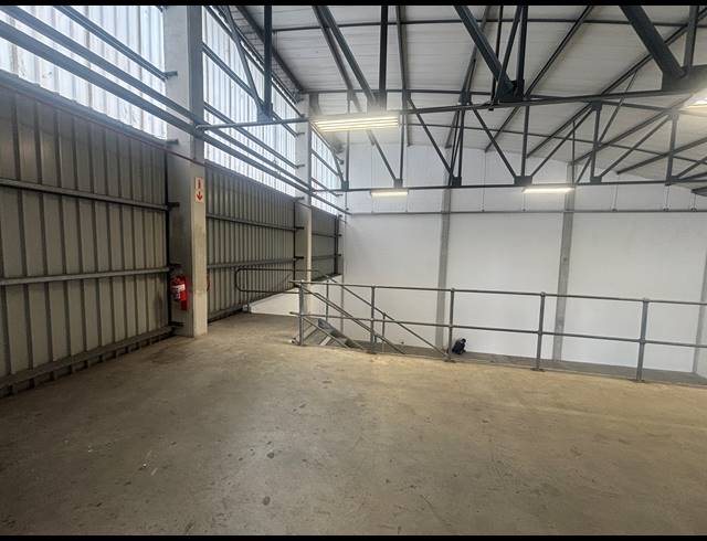 401M² WAREHOUSE TO LET IN AIRPORT INDUSTRIA